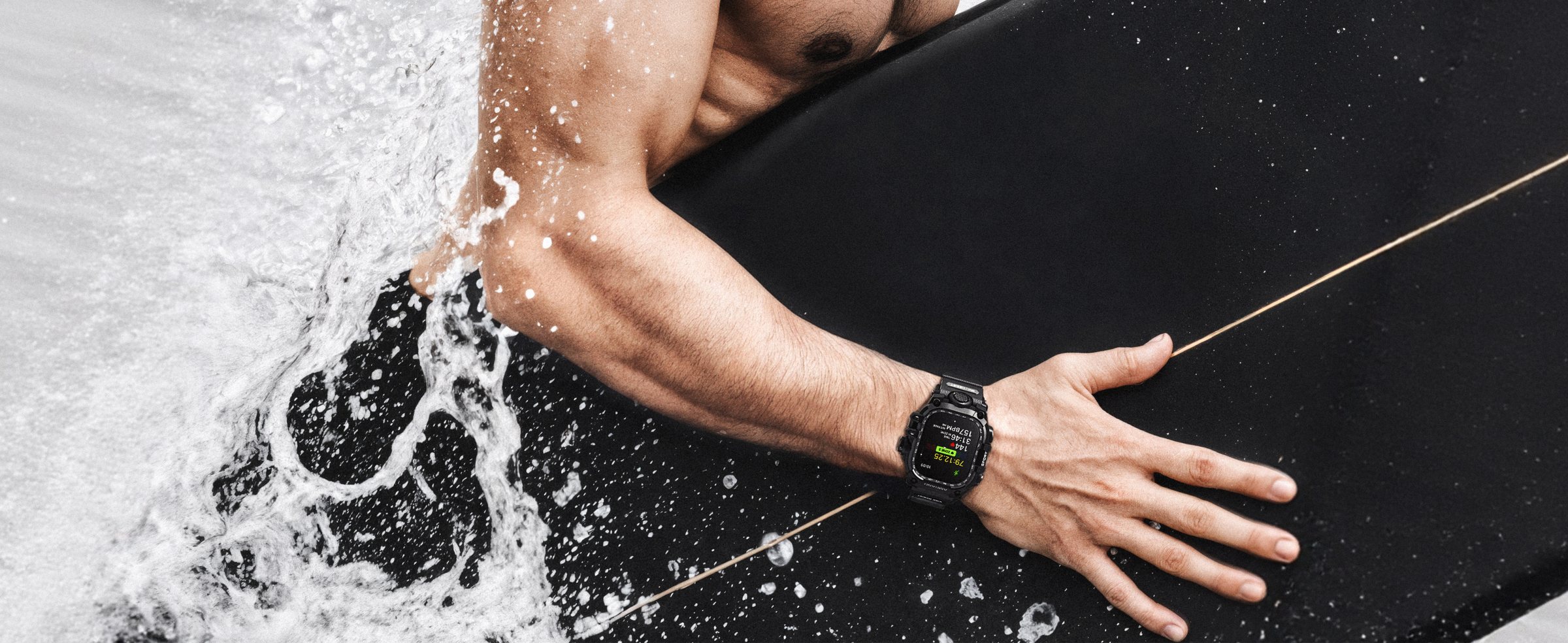 AMBAND M3 rugged Apple Watch case in a surfing scenario